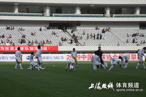  梅斯主场气势如虹，开场闪电战奠定胜局基础