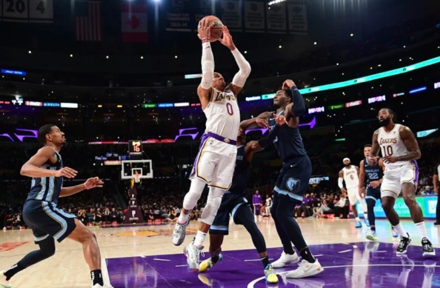  莫兰特压哨跳投灰熊绝杀马刺豪取六连胜佳绩