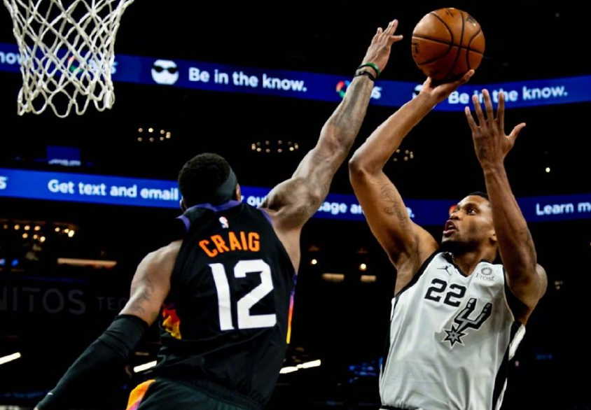  布克单节二十一分爆发，太阳第三节打崩马刺防线