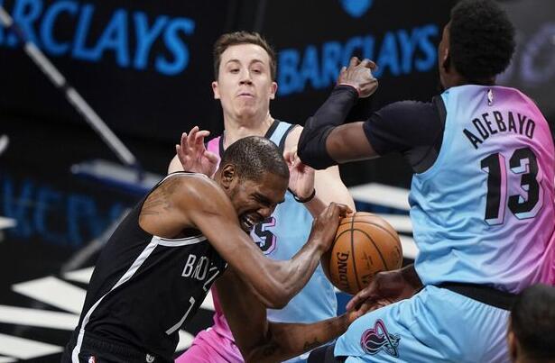  阿德巴约攻防一体热火内外开花击败雄鹿